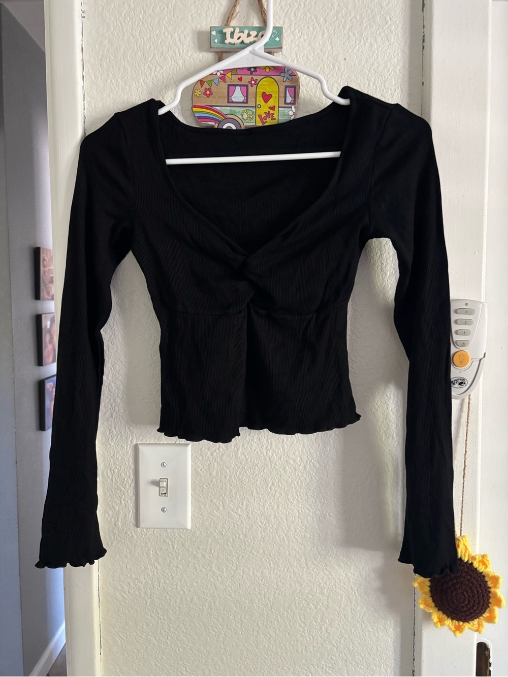 HALARA Black Ribbed Twist-Front Long Sleeve Tee NWOT - Picture 5 of 9